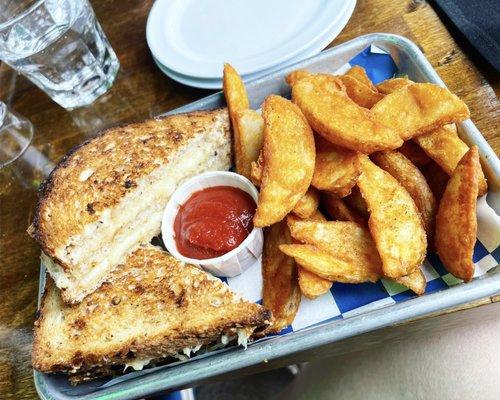 Triple Layer Grilled Cheese with Jojo Potatoes