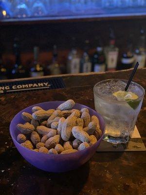 Gin Sonic and peanuts. A dive bar staple.