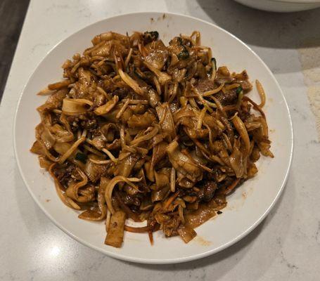 Sliced Beef Fried Flat Noodle in Premier Soy Sauce