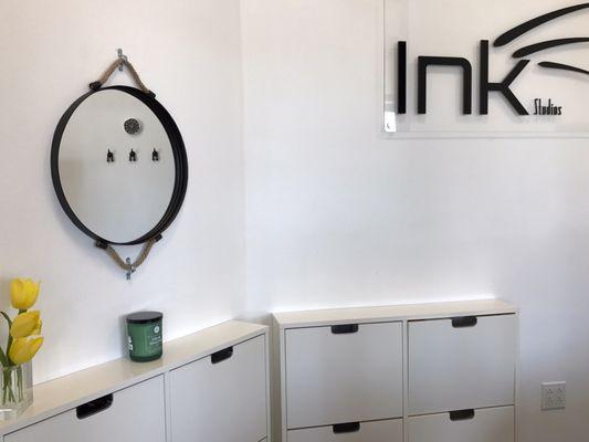 Ink's private studio, modern and impeccable!