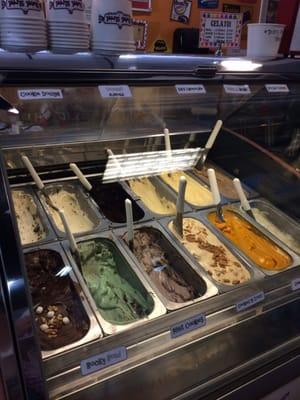 lots of gelato flavors!