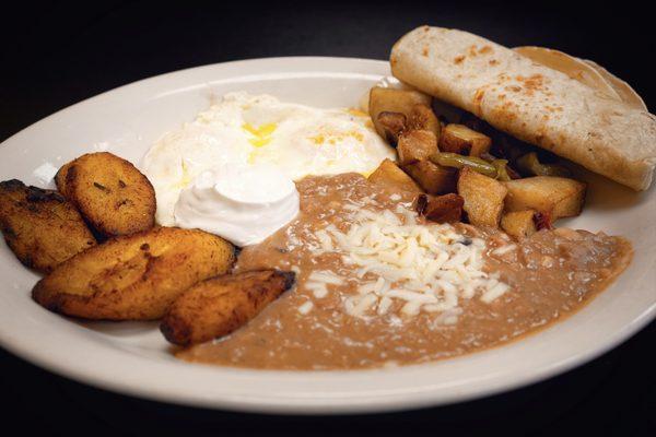 Mouthwatering good food! Almuerzo Desayuno Chapin (Guatemalan Breakfast)