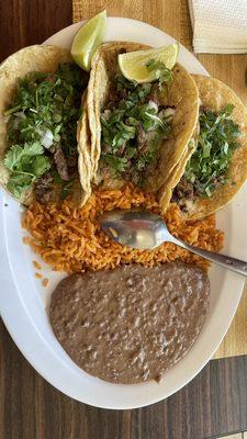 3 Tacos, Arroz y Frijol