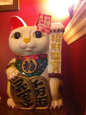 The huge welcome lucky cat