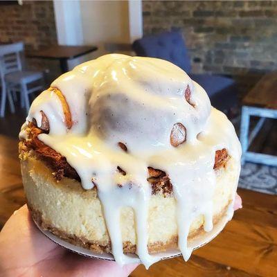 Cinnamon Roll cheesecake