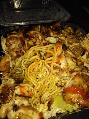 Yakisoba teriyaki chicken with cabbage and sriracha. Delicious!