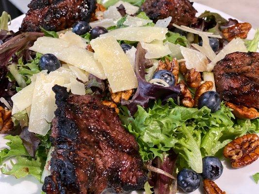 Candied Pecan Salad with added Steak Tips