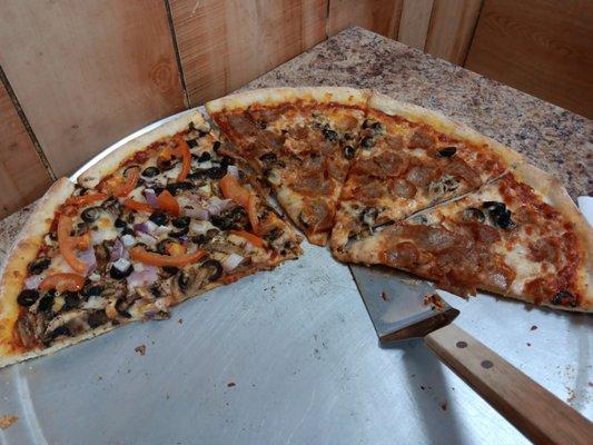 What's left of our half olive,sausage/ olive ,tomato, onion large pizza. Yum!