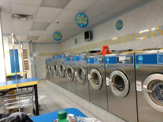 Nice and clean laundromat