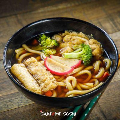 Plain Udon-Tangling japanese thick noodle soup with vegetables