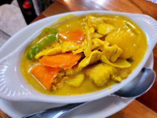 Yellow Curry w/ Chicken