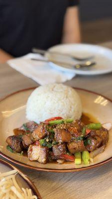 Stir-fried basil with crispy pork