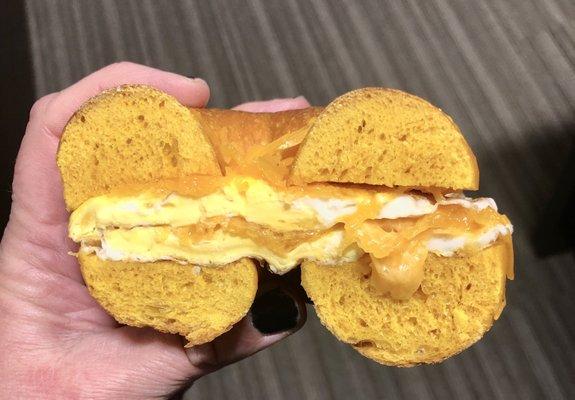 egg & cheddar bagel sandwich