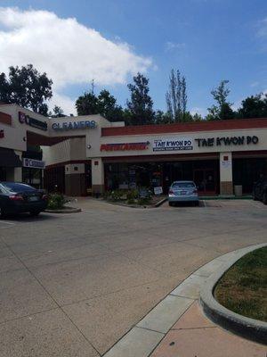 Best place in Woodland Hills for everything packing and shipping!