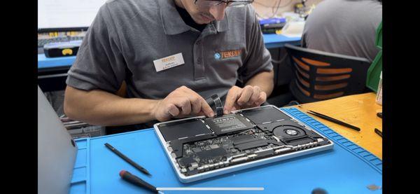 TEKDEP: Fast and professional MacBook Air battery replacement. Affordable and reliable service.