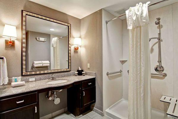 Guest room bath