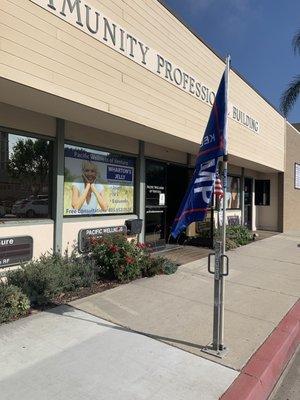 Dr Emery's office confirmed they taped this political flag and pole to city of Ventura's bike bollard.