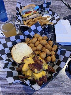 bacon lovers burger and cheeseburger