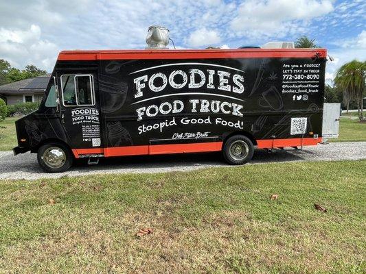 Foodies Food Truck!!
Stoopid Good Food!!!