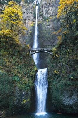 Multnomah Falls in Autumn, Columbia River Gorge, Oregon