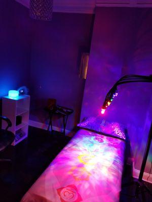 Crystal light therapy bed for chakra healing