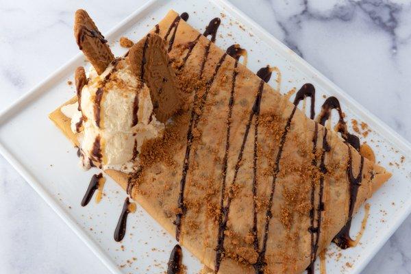 cookie butter crepes dessert with speculoos biscuit and vanilla ice cream