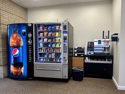 Beverage/snack vending machines