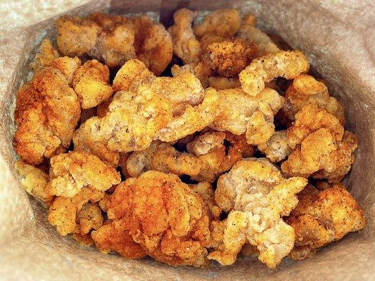 Spicy CHICKEN CRACKLINS = the BEST decision ever! (5/5)