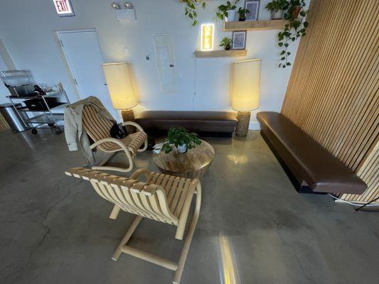 Group / relaxed low table seating