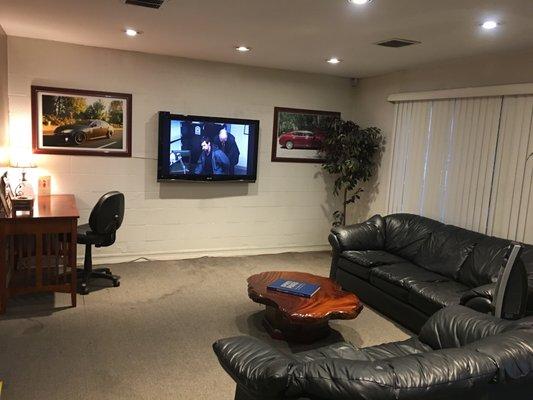 Guest Lounge With 55" Flatscreen