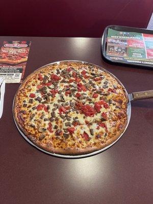 16" thin with ground beef, mushrooms and diced tomatoes