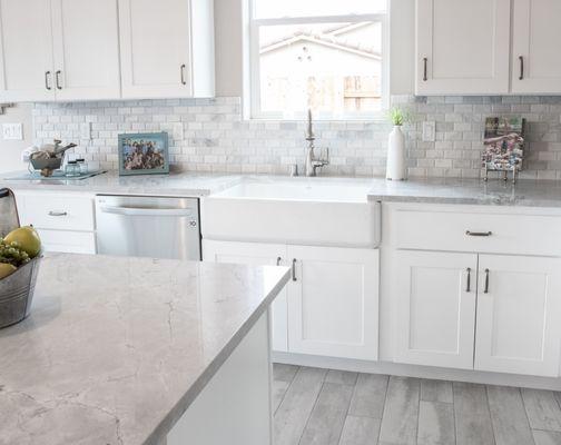 Quartz Island Kitchen Countertop with Tile Backsplash