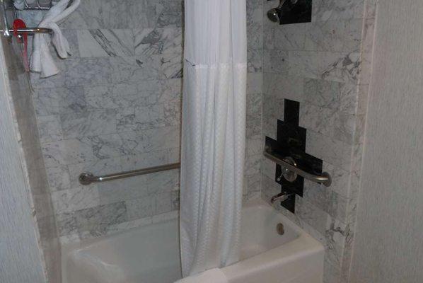 Guest room bath