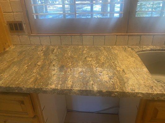 These veins run the opposite way of the counter top granite ?  Is this the way it is supposed to be?