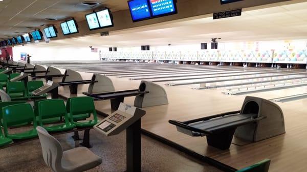 Lanes with electronic score keeping