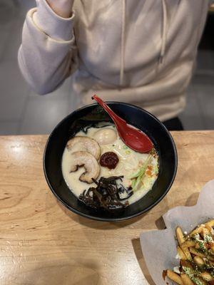 TONKOTSU AKAMARU (RED)