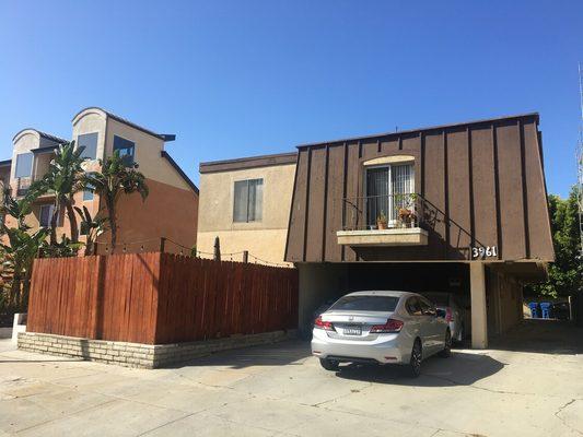 7 Unit Under Management in Los Angeles, CA
 
 https://www.marshallreddick.com/management