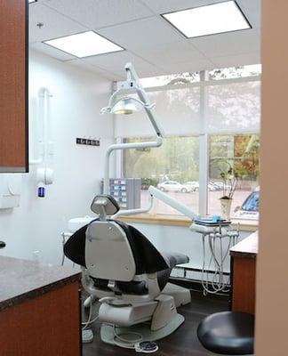 An exam room at Lee Dental & Facial in Englewood Cliffs, NJ, where Angela Lee, DDS practices.