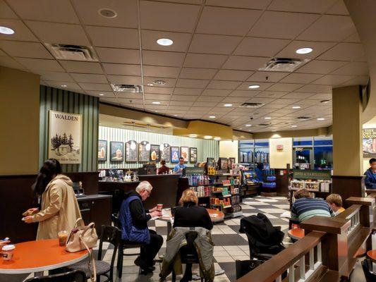 Cafe in Barnes and Noble Polaris