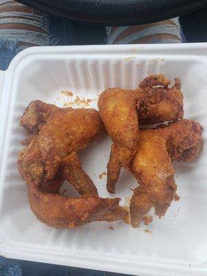 Delicious  nice and hot. Fried wings with season all and hot sauce. Don't forget the hot sauce!!