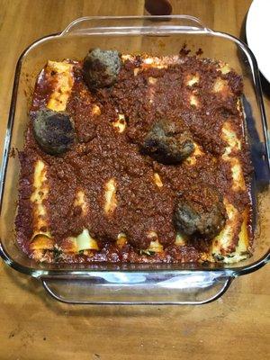 Ricotta & spinach manicotti with 4 meatballs