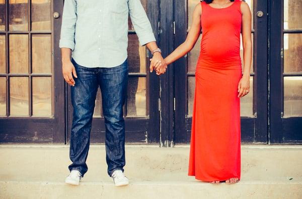 Downtown Dallas / Deel Ellum Maternity Session with photographer j.vince