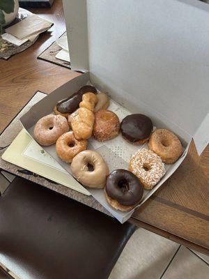 Assorted 1 Dozen Mix Donuts