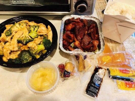 Boneless spareribs and Sliced chicken with broccoli