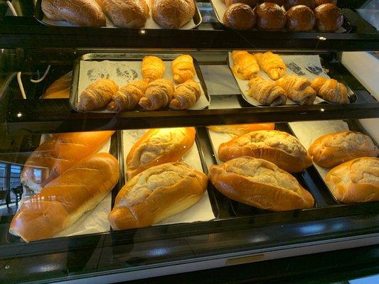 Plump and rotund breads