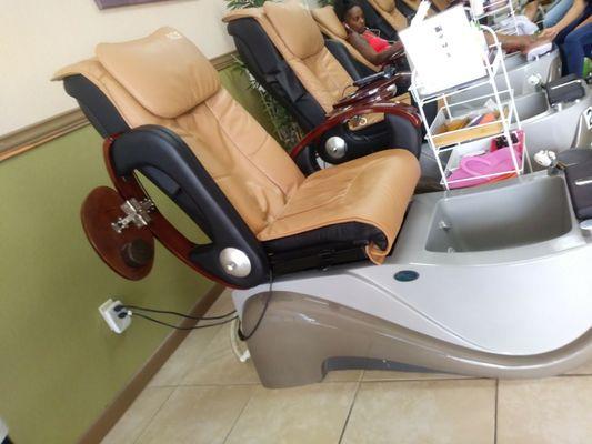 Nice massaging pedi chairs