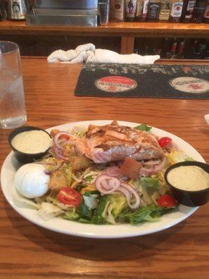 Garden salad with salmon