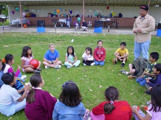 2004 picture with a slightly better idea of what the picnic area looks like. It has sinks btw!