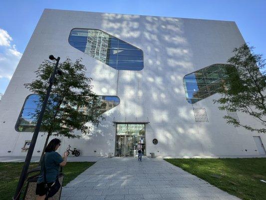 Queens Public Library - Hunters Point