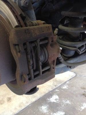 Does this look like a new caliper? Hm. I didn't think so either. I do understand that metal parts of rust...however..